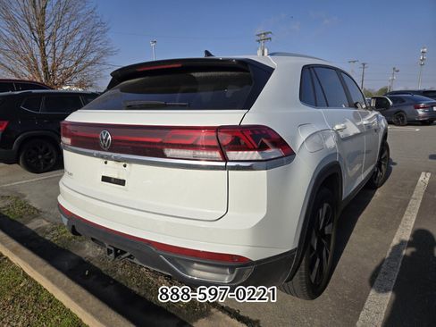 Used 2024 Volkswagen Atlas Cross Sport SE image 7