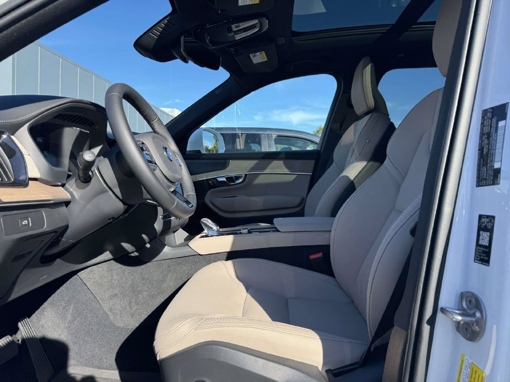 Used 2026 Volvo XC90 B6 Plus w/ Protection Package Premier AWD/4WD image 13