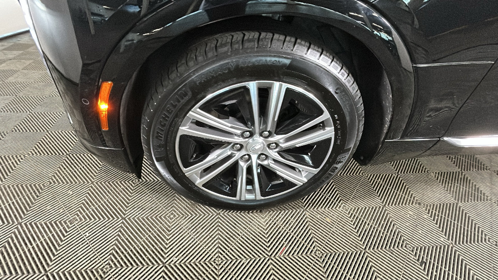 Used 2024 Cadillac Lyriq Luxury RWD image 9