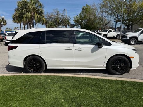 Used 2024 Honda Odyssey Sport image 3
