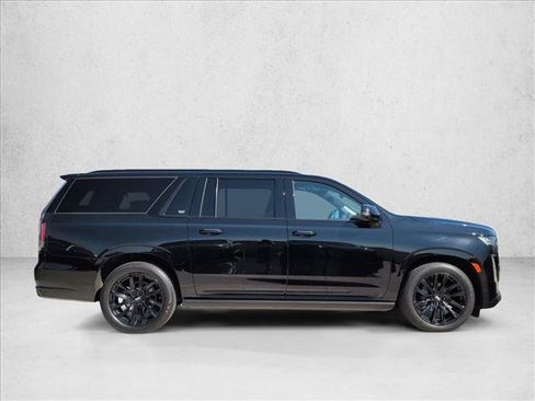 Used 2023 Cadillac Escalade ESV Sport Platinum w/ LPO, ONYX Package AWD/4WD image 4