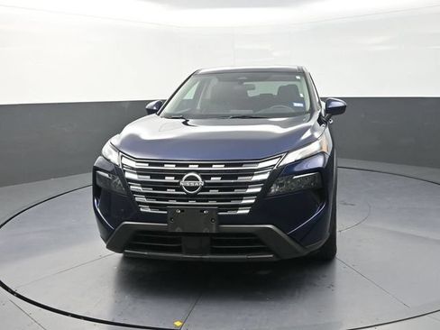 Used 2025 Nissan Rogue SV FWD image 2