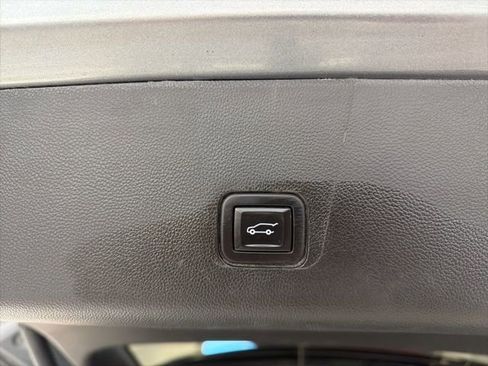 Used 2021 Chevrolet Traverse RS image 20