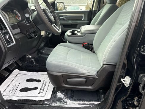 Used 2019 RAM 1500 Classic SLT image 11