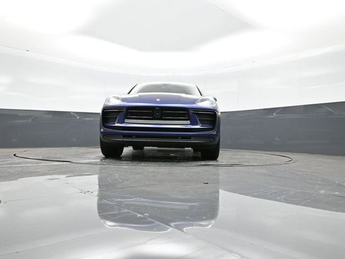 Certified 2024 Porsche Macan image 41