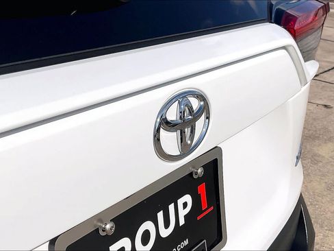 Used 2025 Toyota RAV4 XLE FWD image 31