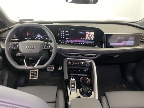New 2025 Audi SQ5 Prestige image 26