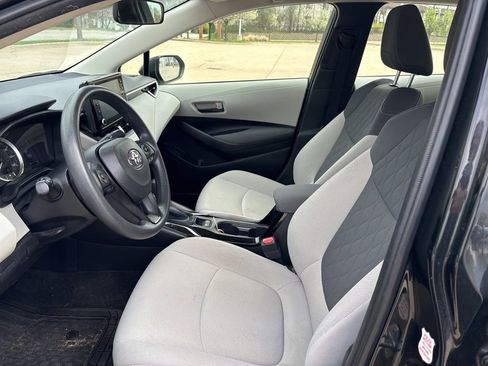 Used 2022 Toyota Corolla LE image 11