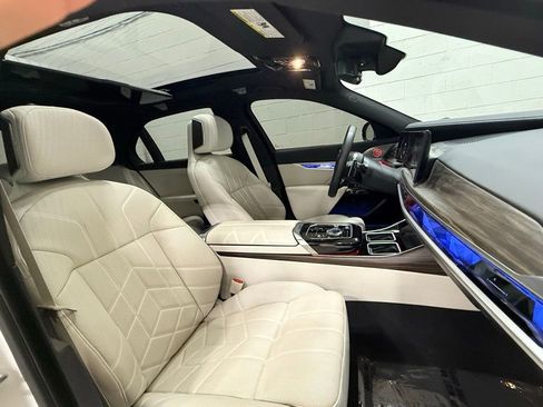 Used 2024 BMW 760i xDrive w/ Premium Package image 44
