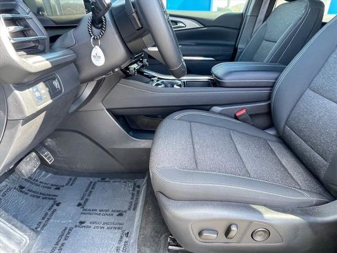 Used 2026 Chevrolet Traverse LT w/ Driver Confidence Package image 21