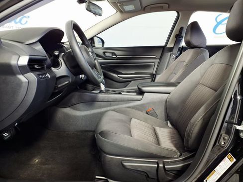 Used 2024 Nissan Altima 2.5 S FWD image 9