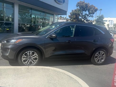 Used 2020 Ford Escape SEL FWD image 2