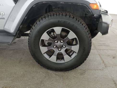 Used 2018 Jeep Wrangler Unlimited Sahara image 2