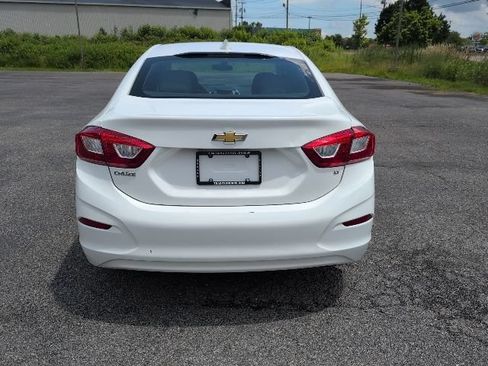 Used 2016 Chevrolet Cruze LT FWD image 4