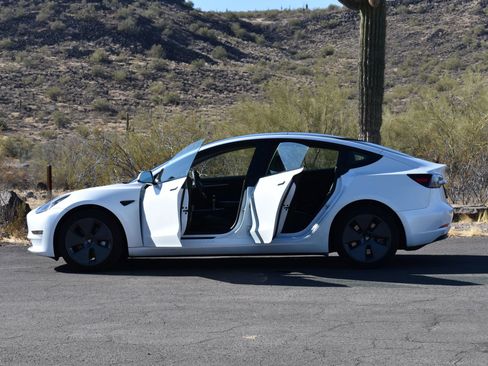 Used 2023 Tesla Model 3 Standard Range image 7