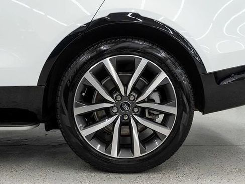 Used 2024 Land Rover Discovery Dynamic SE image 43