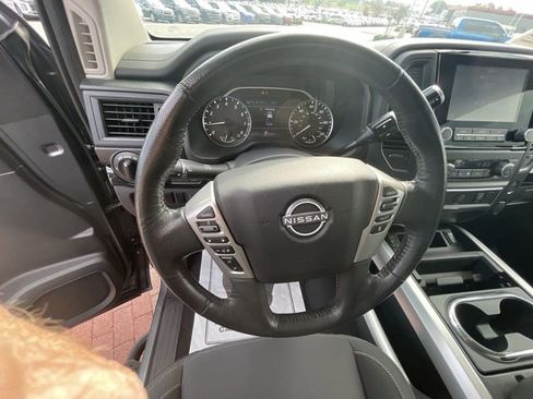 Used 2023 Nissan Titan SV w/ SV Convenience Package RWD image 12