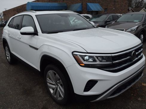 Used 2020 Volkswagen Atlas Cross Sport SE w/ Panoramic Sunroof Package image 3