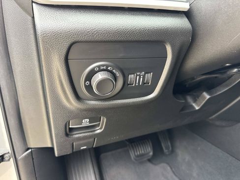 Used 2024 Jeep Grand Cherokee Laredo RWD image 20