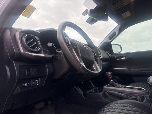 Used 2020 Toyota Tacoma TRD Off-Road image 35