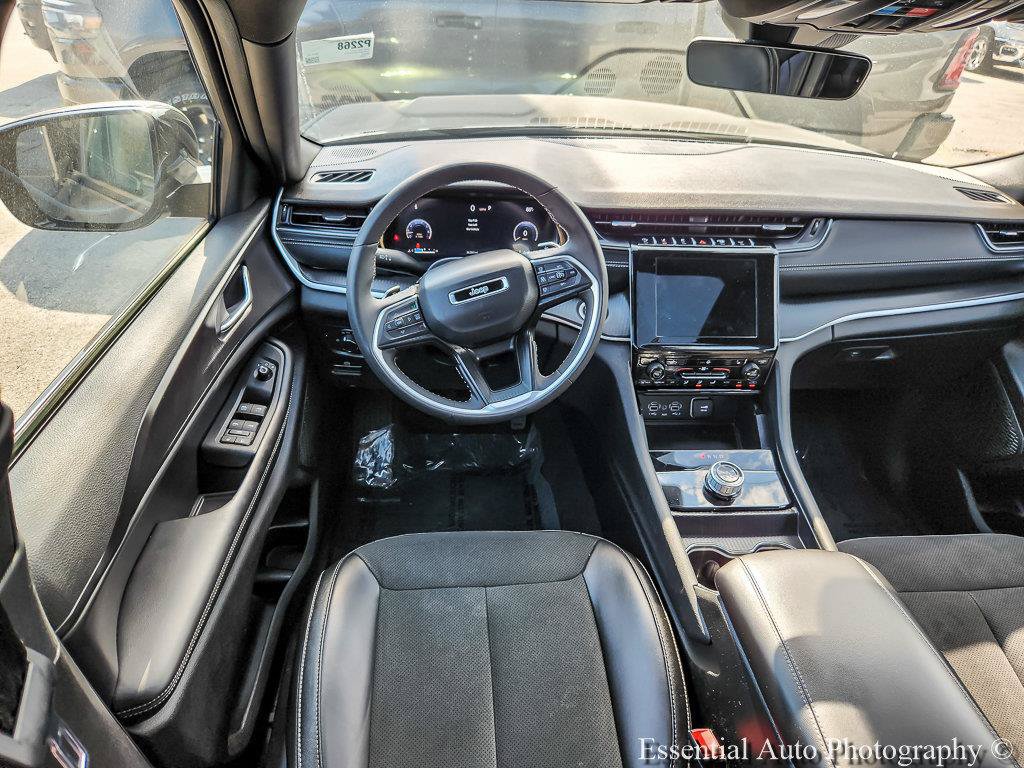 Certified 2025 Jeep Grand Cherokee L Altitude AWD/4WD image 15