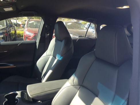 Used 2024 Toyota Venza XLE image 18