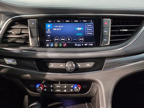 Used 2024 Buick Enclave Premium image 16