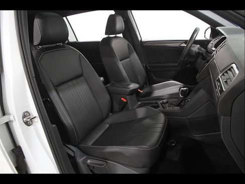Certified 2024 Volkswagen Tiguan SE R-Line AWD/4WD image 16