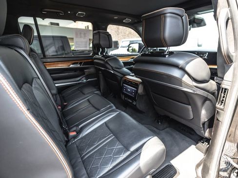 Used 2022 Jeep Grand Wagoneer Series III w/ Flexible Seating Group AWD/4WD image 26