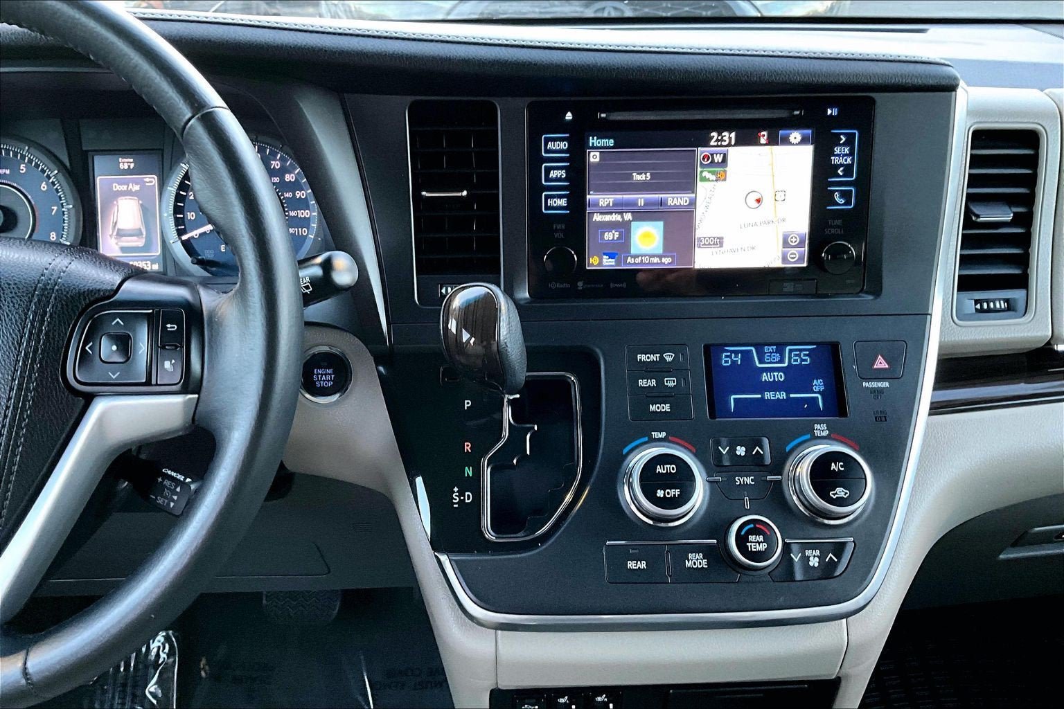 Used 2016 Toyota Sienna XLE Premium FWD image 6