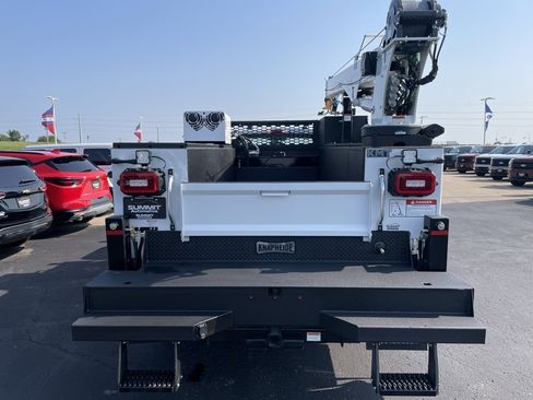 New 2025 Ford F550 4x4 Regular Cab Super Duty image 37