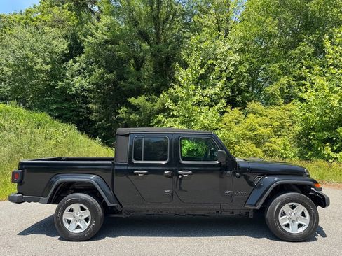 Used 2023 Jeep Gladiator Sport AWD/4WD image 5