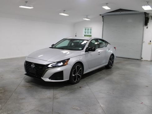 Used 2024 Nissan Altima 2.5 SR FWD image 4