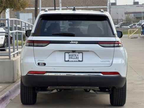 New 2025 Jeep Grand Cherokee Limited image 6