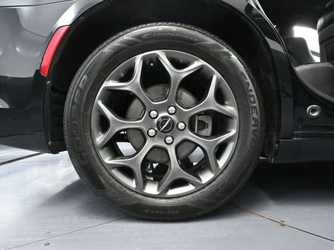 Used 2018 Chrysler 300 S image 14