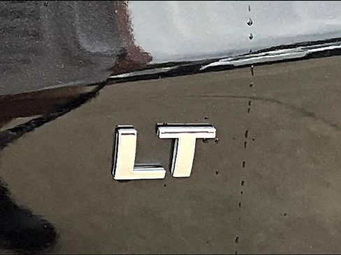Used 2020 Chevrolet Equinox LT FWD image 24