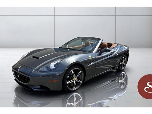 Used 2013 Ferrari California RWD image 1