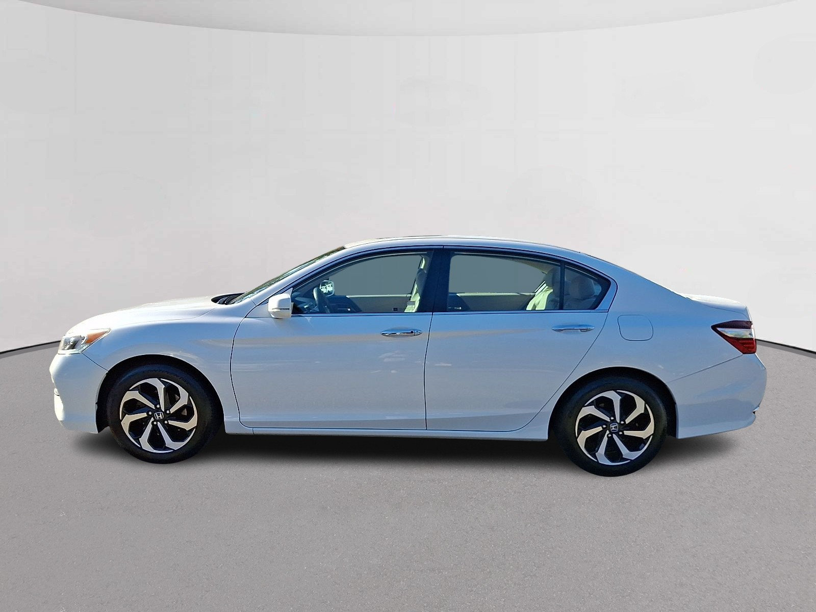 Certified 2017 Honda Accord EX-L image 6