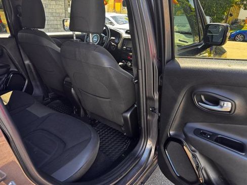 Used 2017 Jeep Renegade Altitude FWD image 26