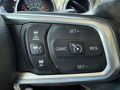 Used 2020 Jeep Gladiator Overland AWD/4WD image 5