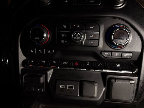 Used 2019 Chevrolet Silverado 1500 High Country w/ Technology Package AWD/4WD image 13