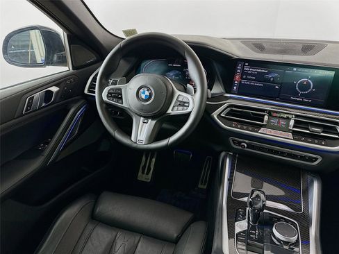 Used 2021 BMW X6 M50i image 24