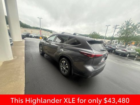 Used 2025 Toyota Highlander XLE FWD image 17