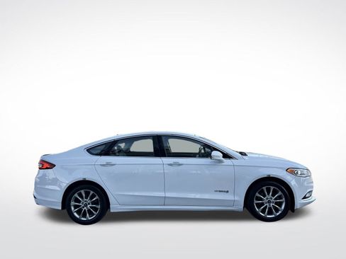Used 2017 Ford Fusion SE w/ Equipment Group 602A image 4