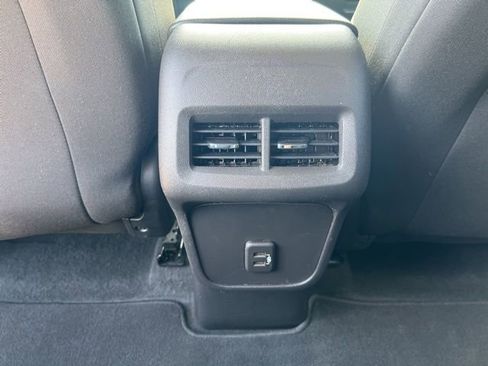 Used 2024 Chevrolet Equinox LT image 25