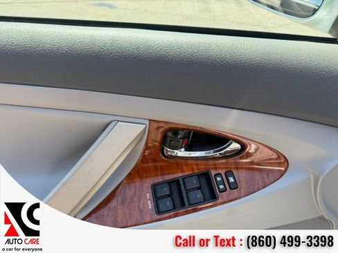 Used 2011 Toyota Camry Hybrid w/ Leather Pkg FWD image 17