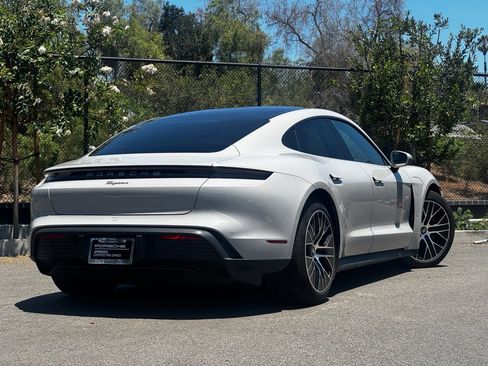 Used 2021 Porsche Taycan RWD image 9