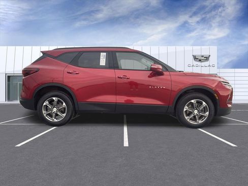 Used 2024 Chevrolet Blazer LT FWD image 9
