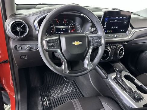 Used 2025 Chevrolet Blazer LT AWD/4WD image 21