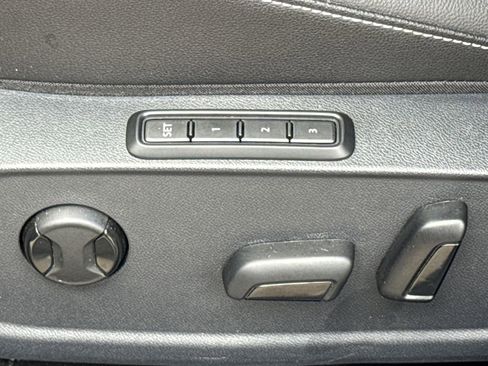 Used 2024 Volkswagen Jetta SEL FWD image 21